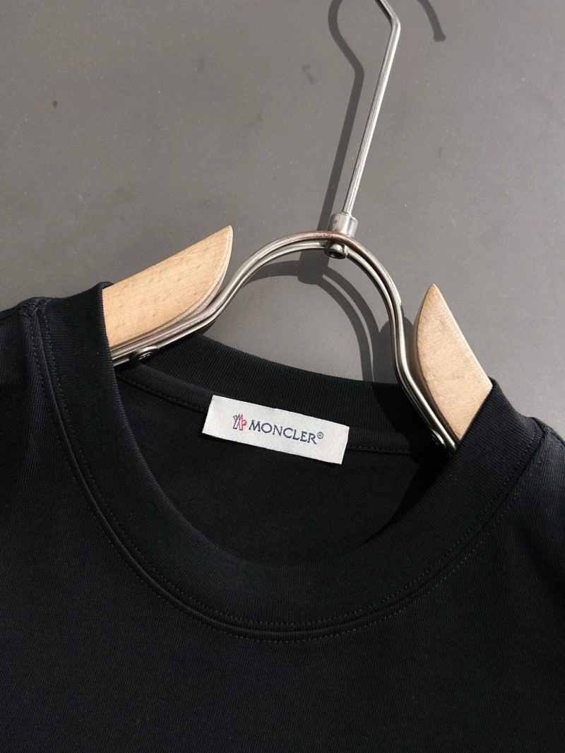 Moncler T-Shirts Functional 142651