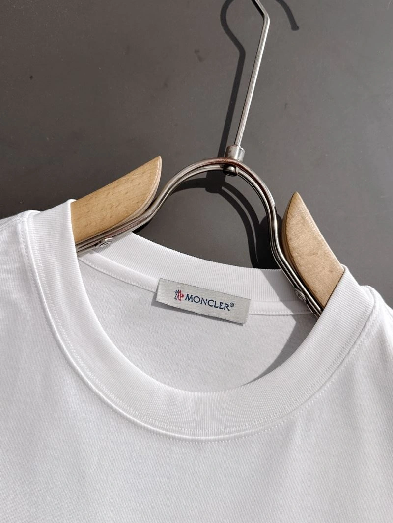TechFriendly Moncler T-Shirts 142642