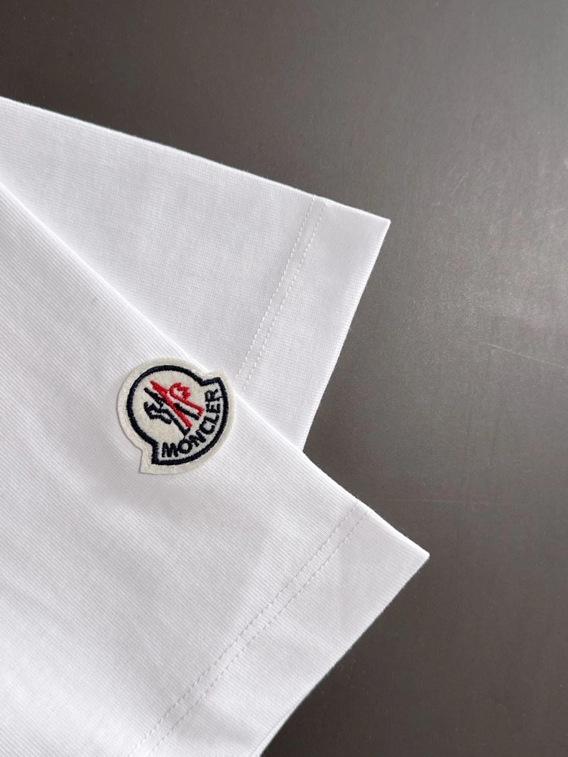 TechFriendly Moncler T-Shirts 142642