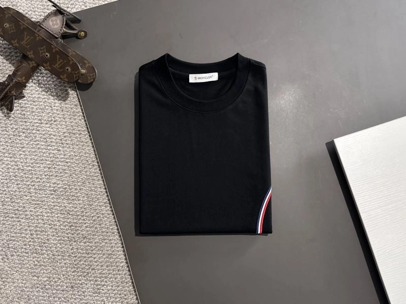 Moncler T-Shirts Breathable 142646