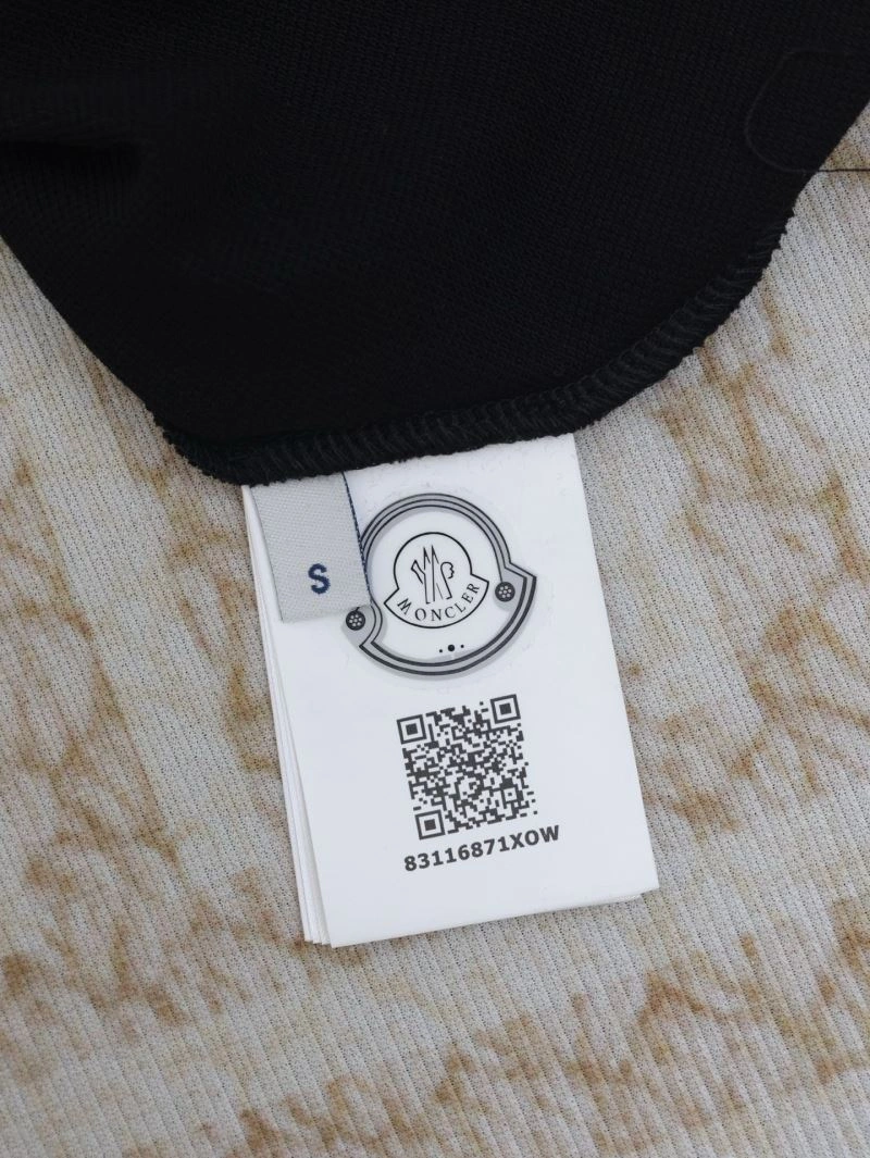 TechFriendly Moncler T-Shirts 142632