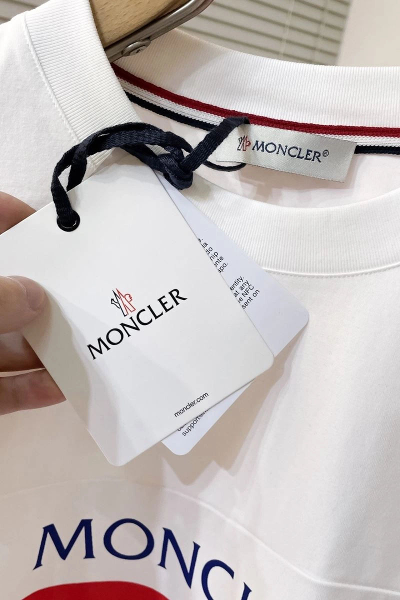 Moncler T-Shirts ZipUp 143170