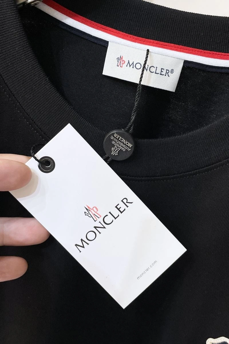 Moncler T-Shirts Elegant 143162