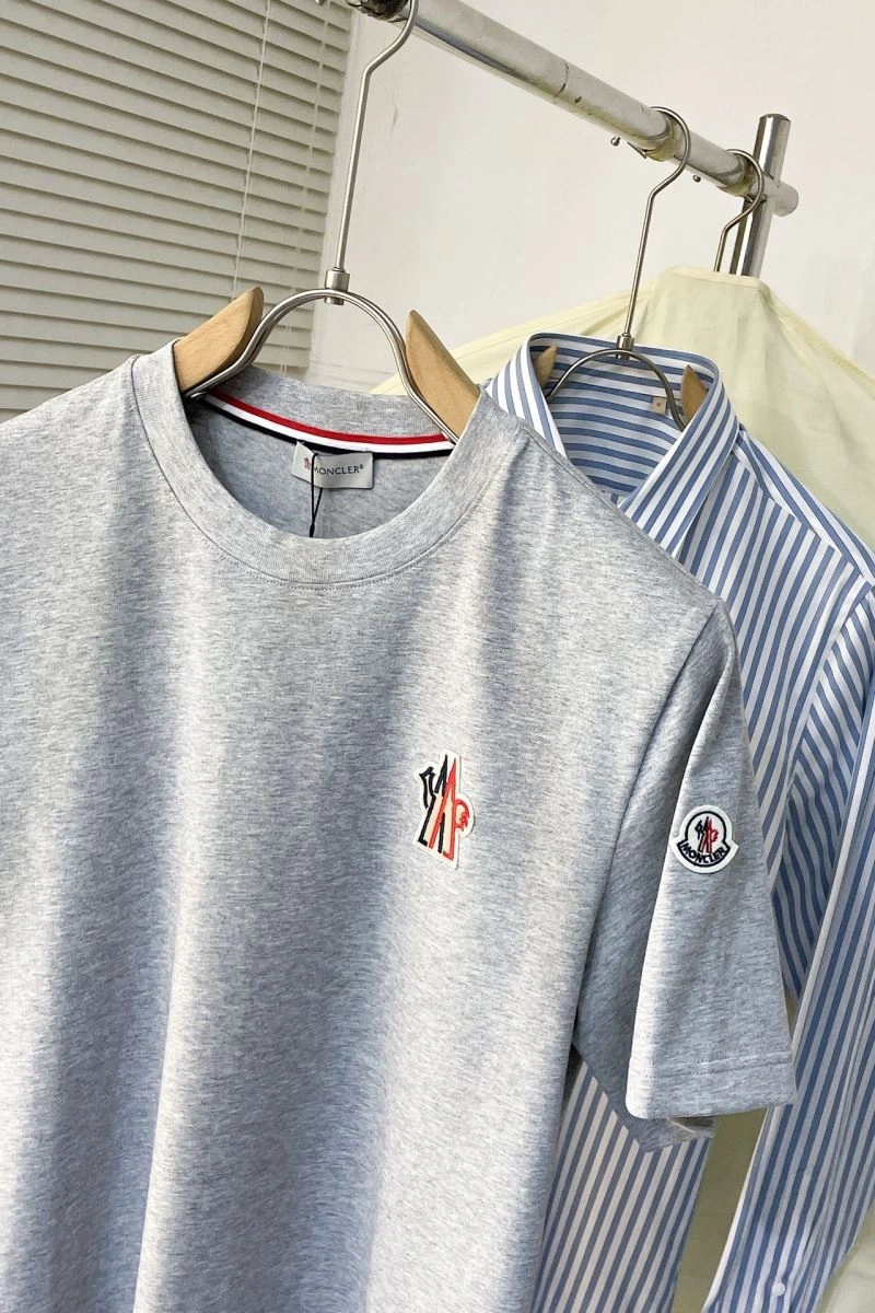 Moncler T-Shirts Refined 143166