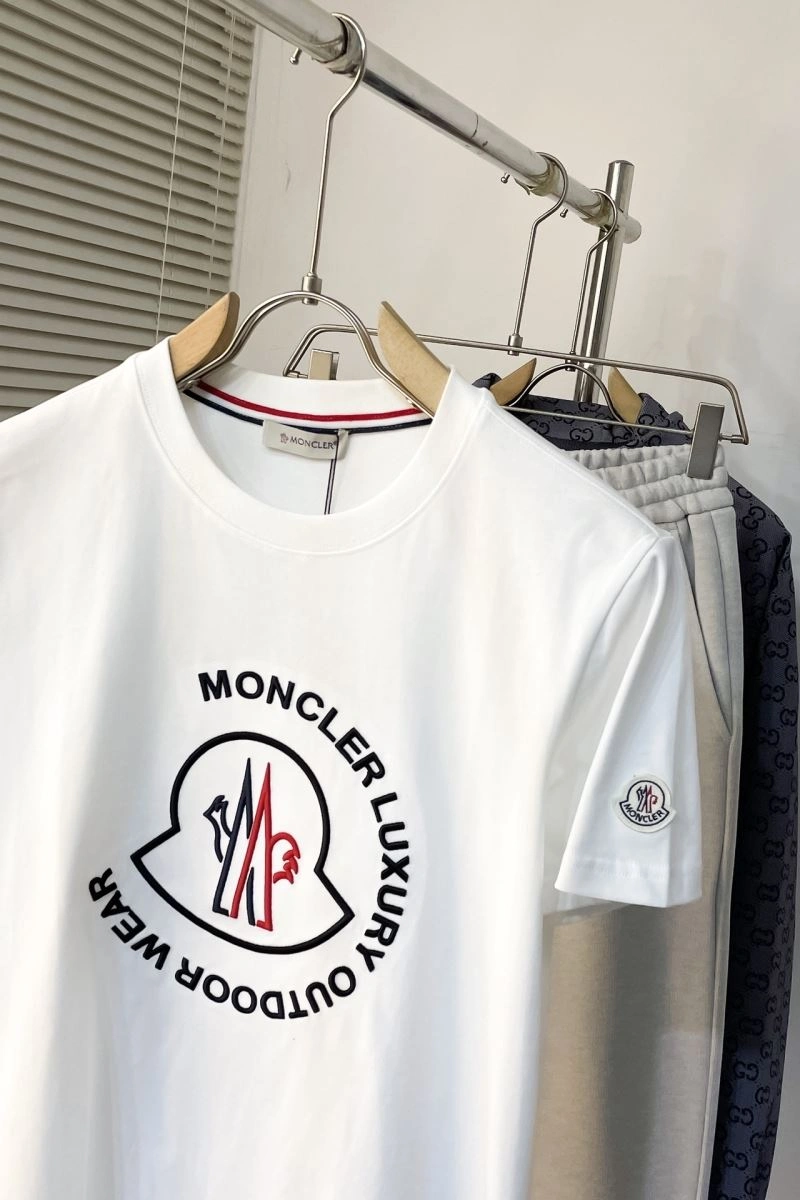 Moncler T-Shirts WeatherProof 143171