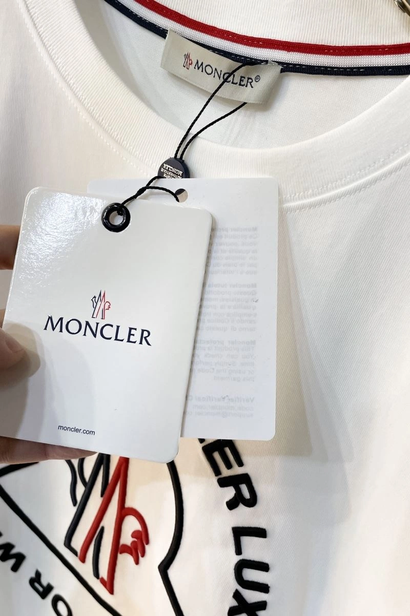 Moncler T-Shirts WeatherProof 143171
