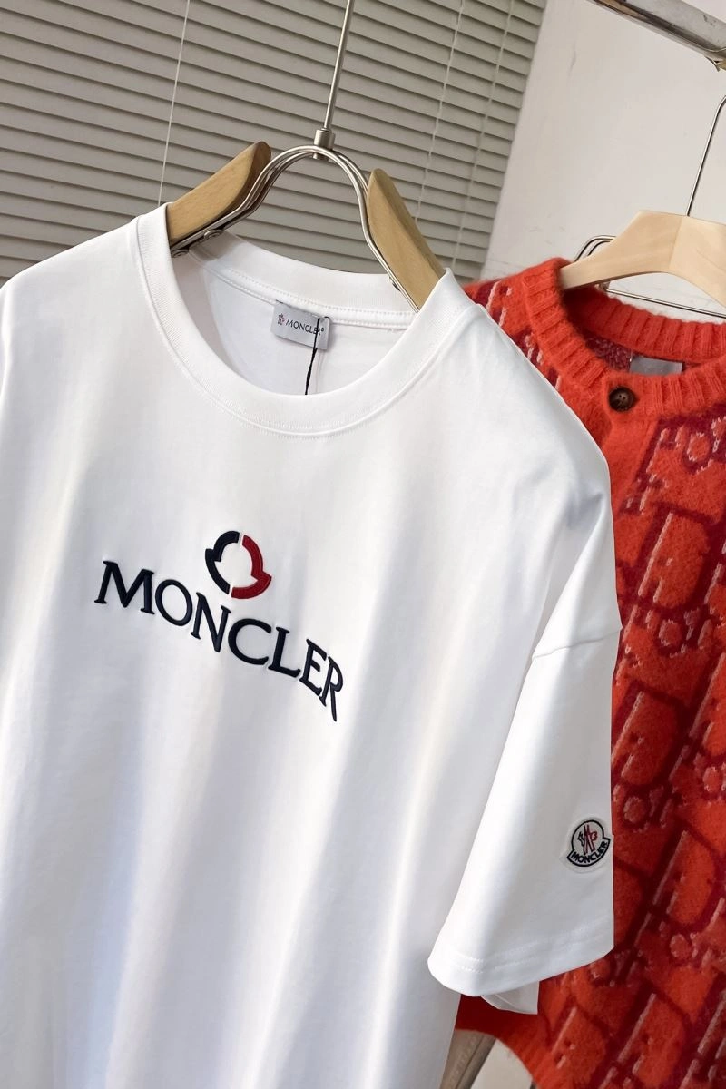 Moncler T-Shirts Unisex 143176
