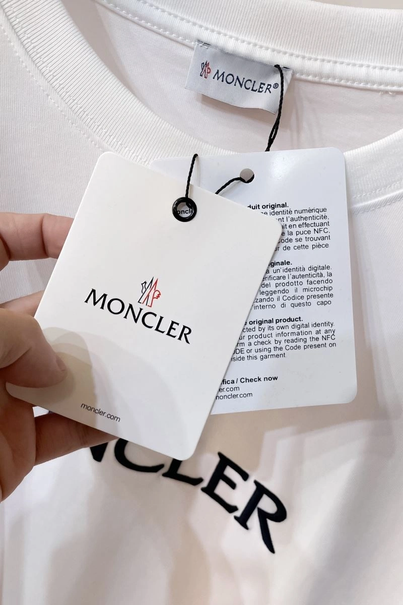 Moncler T-Shirts Unisex 143176