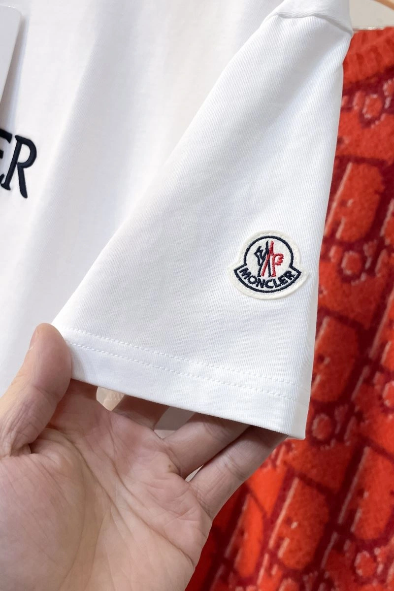 Moncler T-Shirts Unisex 143176