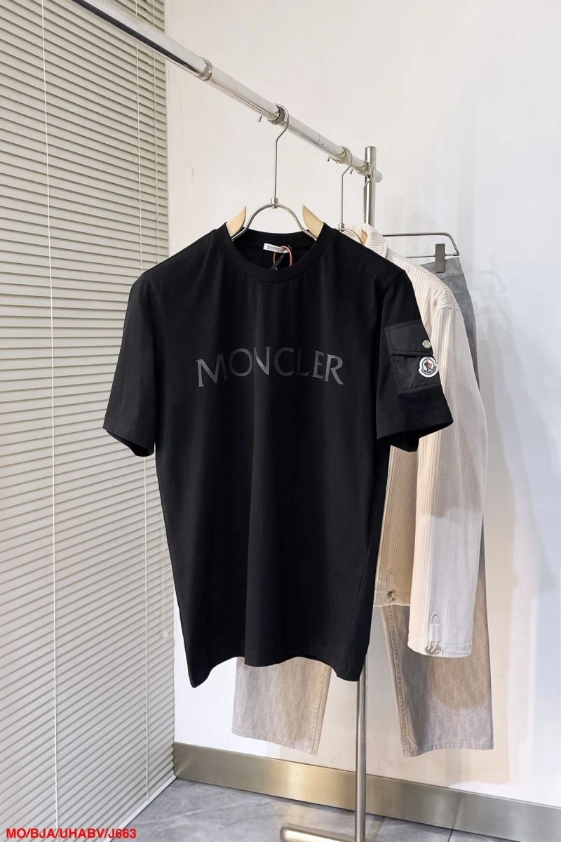 Moncler T-Shirts UrbanChic 143153