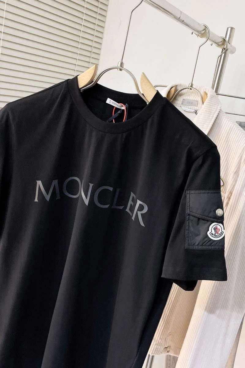 Moncler T-Shirts UrbanChic 143153