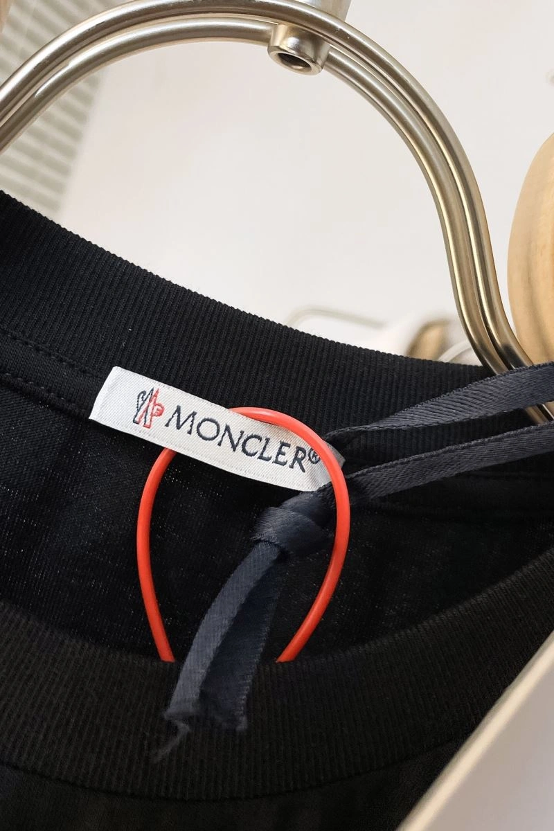 Moncler T-Shirts UrbanChic 143153