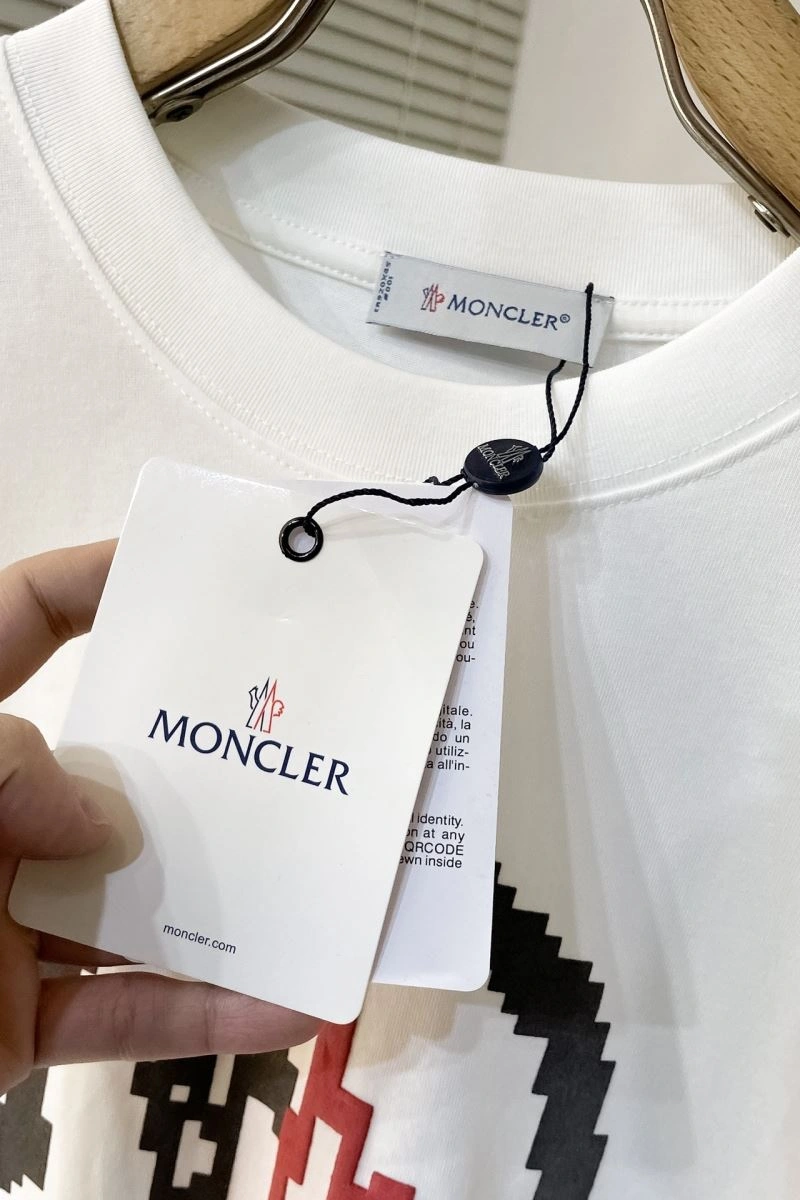 Moncler T-Shirts Trendsetting 143156