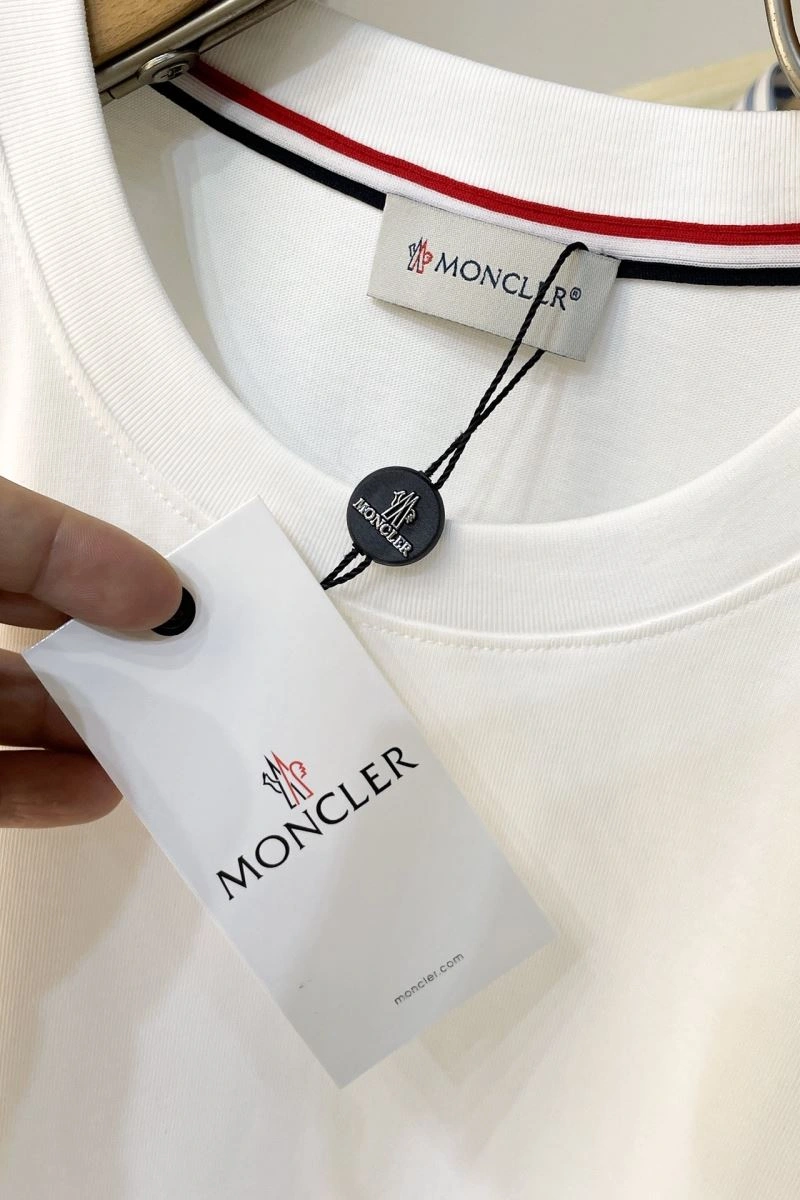 Moncler T-Shirts Durable 143230