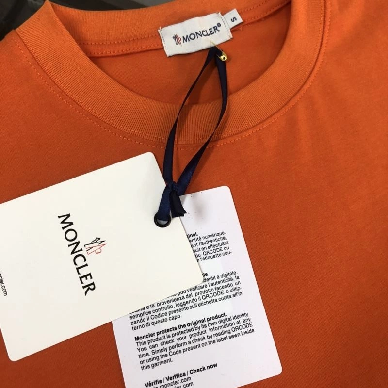 Moncler T-Shirts ComfortFit 143151