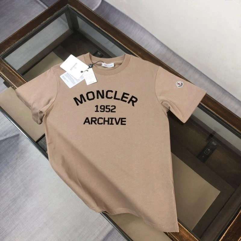Moncler T-Shirts Vibrant 143141