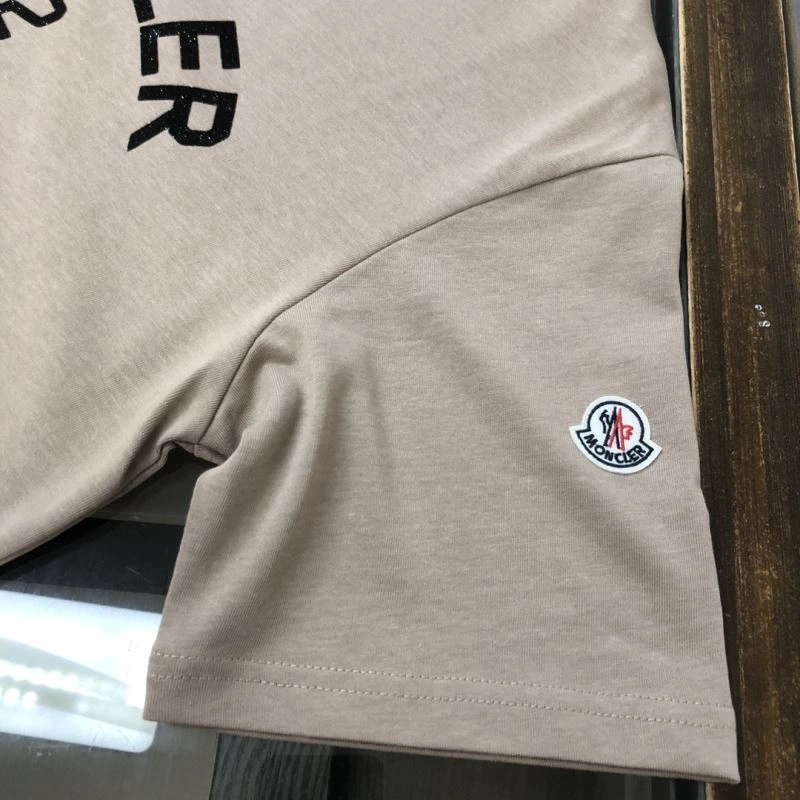Moncler T-Shirts Vibrant 143141