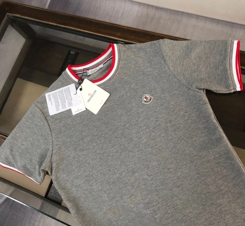 Moncler T-Shirts Soft 143132