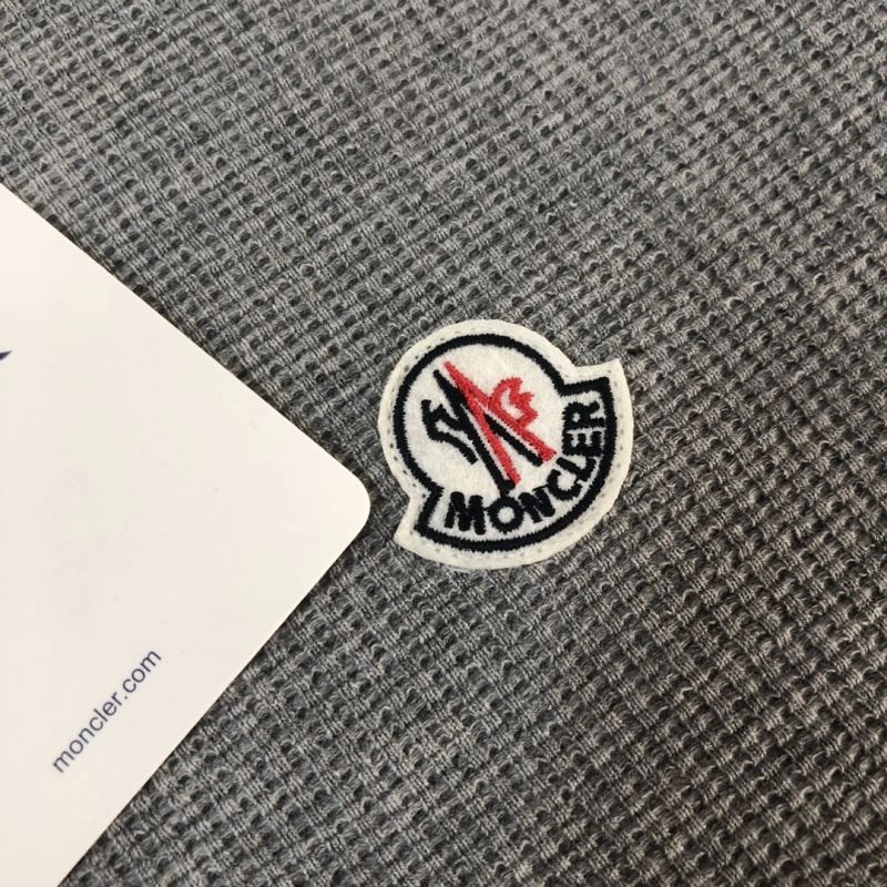Moncler T-Shirts Soft 143132