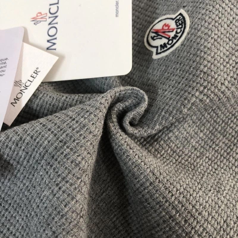 Moncler T-Shirts Soft 143132