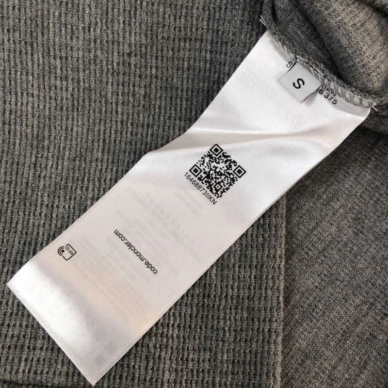 Moncler T-Shirts Soft 143132