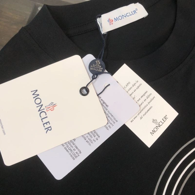 Moncler T-Shirts Comfortable 143128