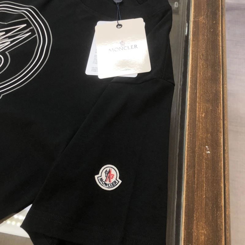 Moncler T-Shirts Comfortable 143128