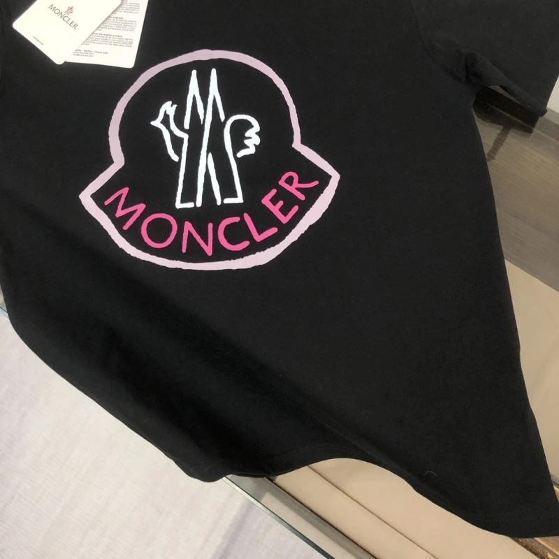 Moncler T-Shirts Flexible 143076