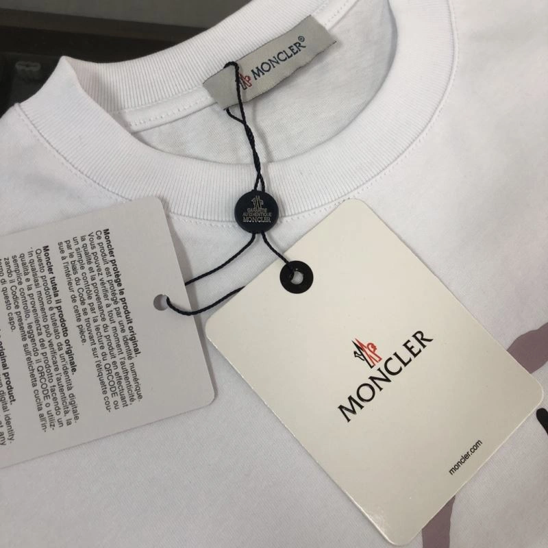 Moncler T-Shirts Soft 143071