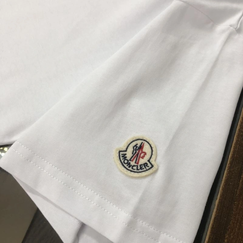 Moncler T-Shirts Soft 143071