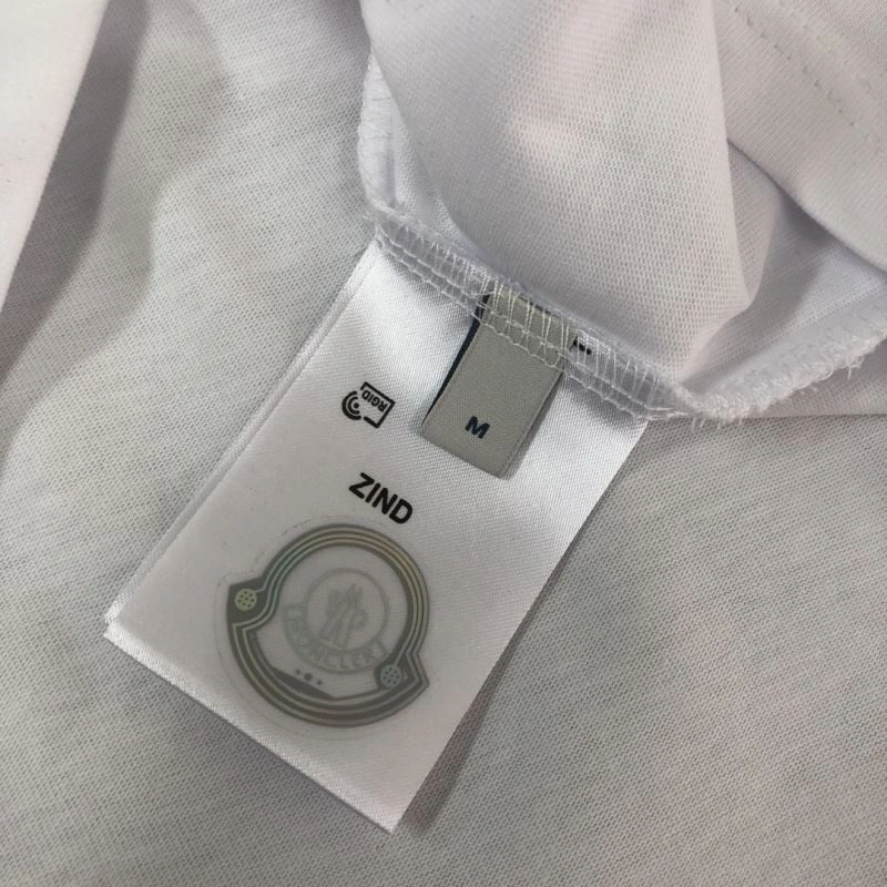 Moncler T-Shirts Soft 143071