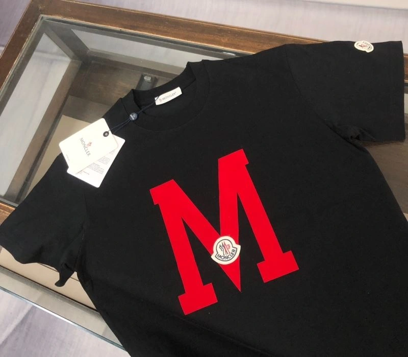 Moncler T-Shirts Resilient 143068