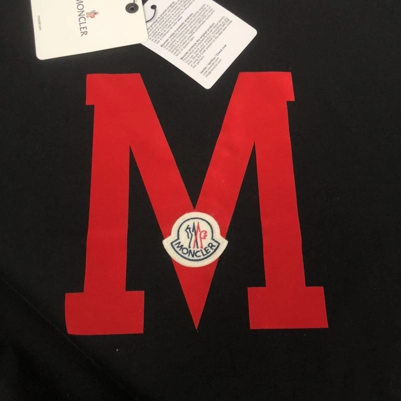 Moncler T-Shirts Resilient 143068