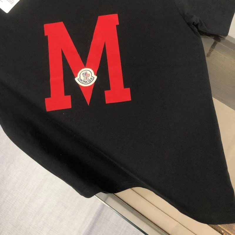 Moncler T-Shirts Resilient 143068