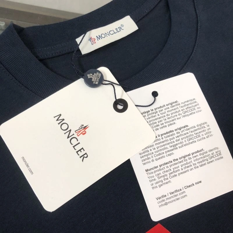 Moncler T-Shirts SmoothTexture 143069