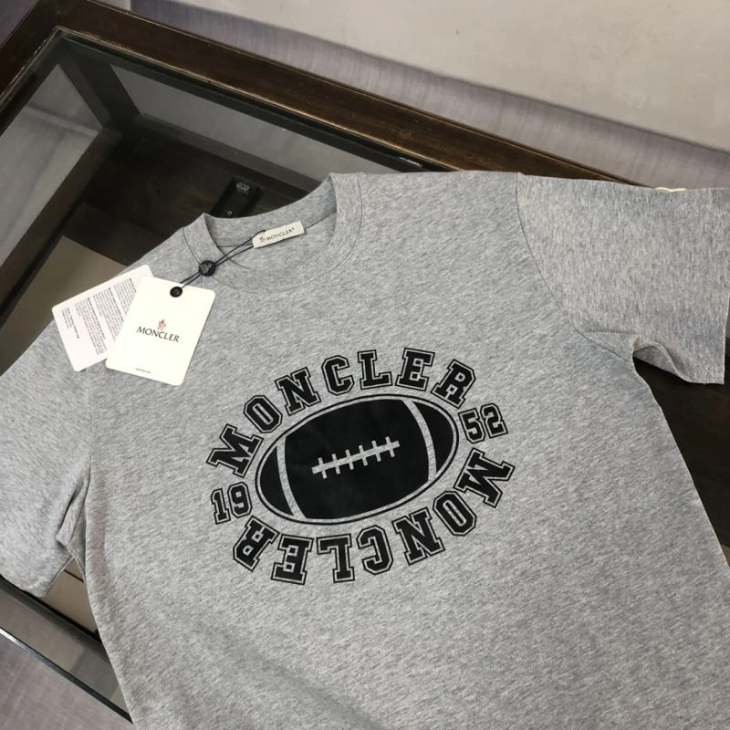Moncler T-Shirts Minimalist 143059