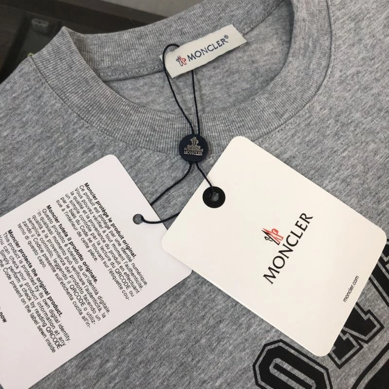 Moncler T-Shirts Minimalist 143059