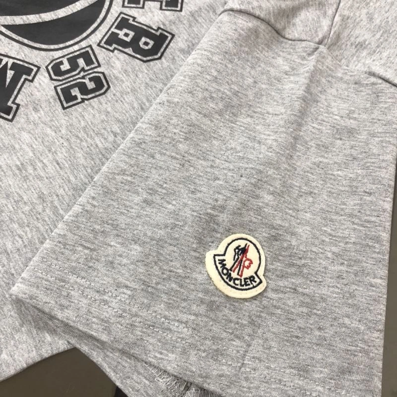 Moncler T-Shirts Minimalist 143059