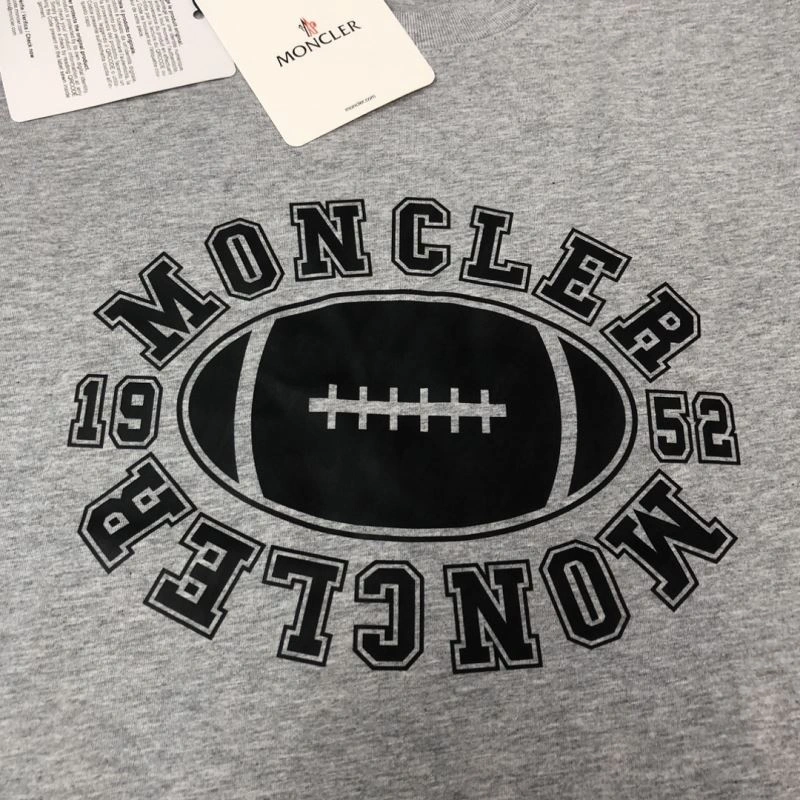Moncler T-Shirts Minimalist 143059