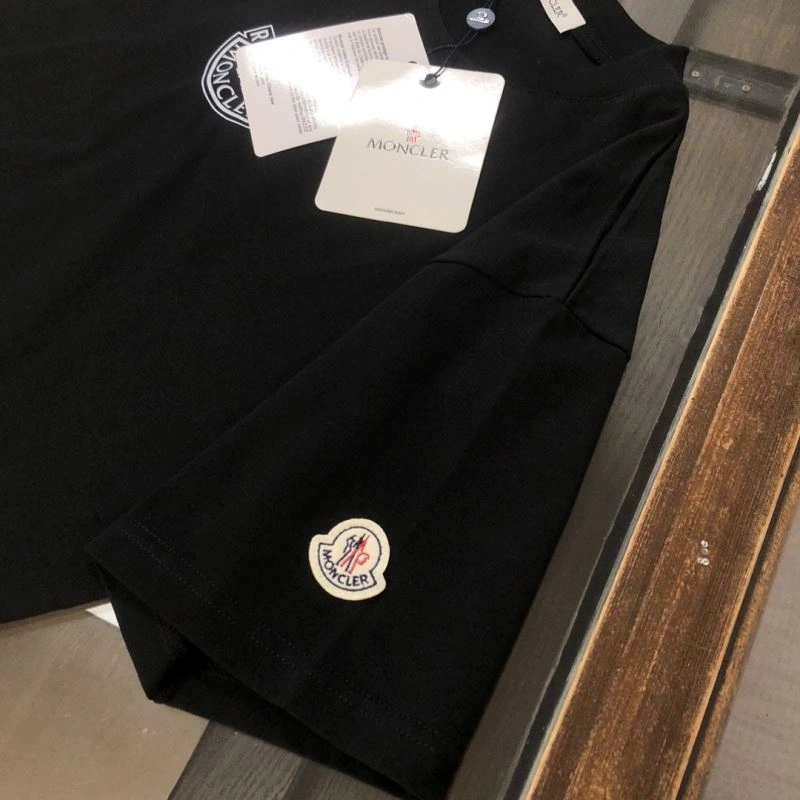 Moncler T-Shirts TimelessDesign 143057