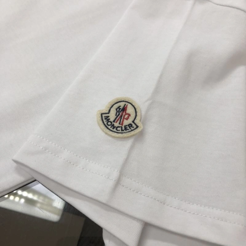 Moncler T-Shirts Cozy 143056