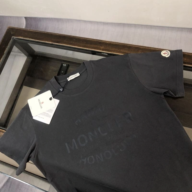 Moncler T-Shirts Snug 143054