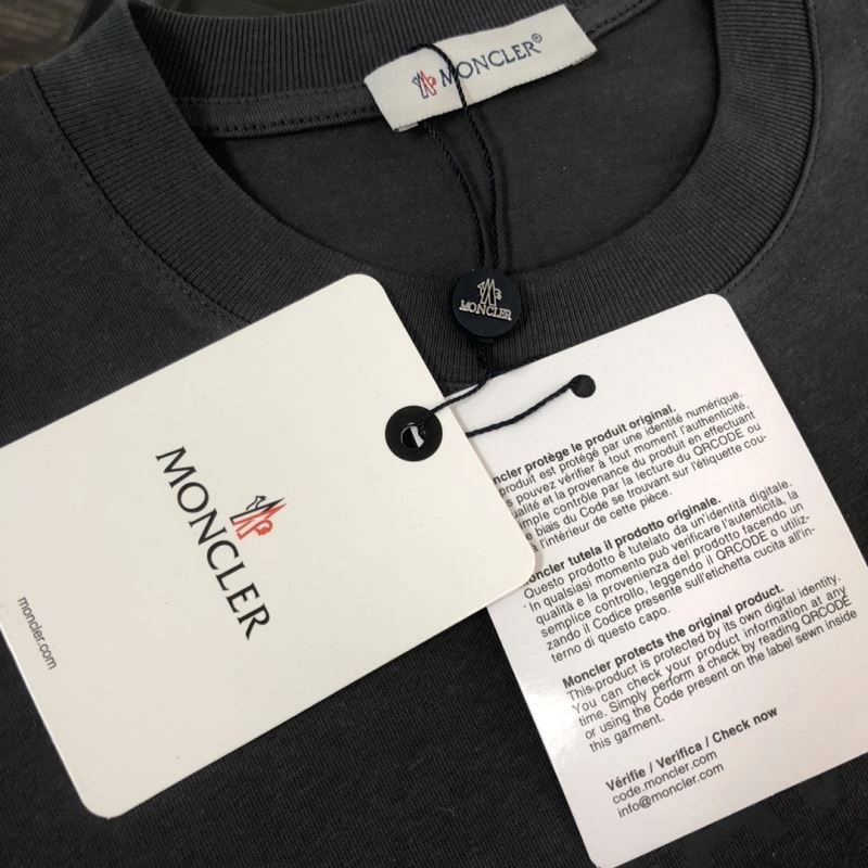 Moncler T-Shirts Snug 143054
