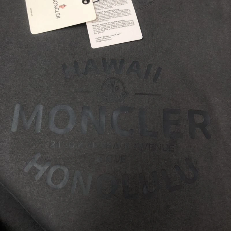 Moncler T-Shirts Snug 143054