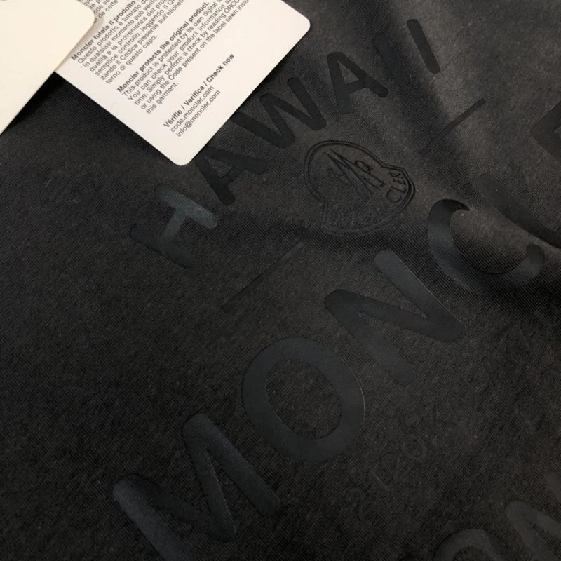 Moncler T-Shirts Snug 143054