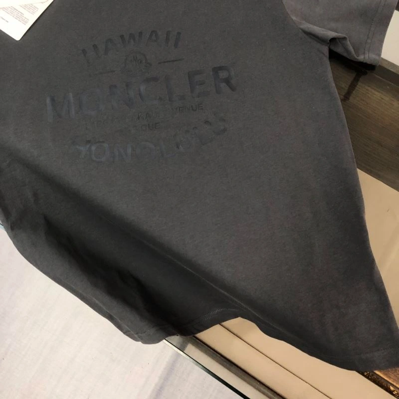 Moncler T-Shirts Snug 143054