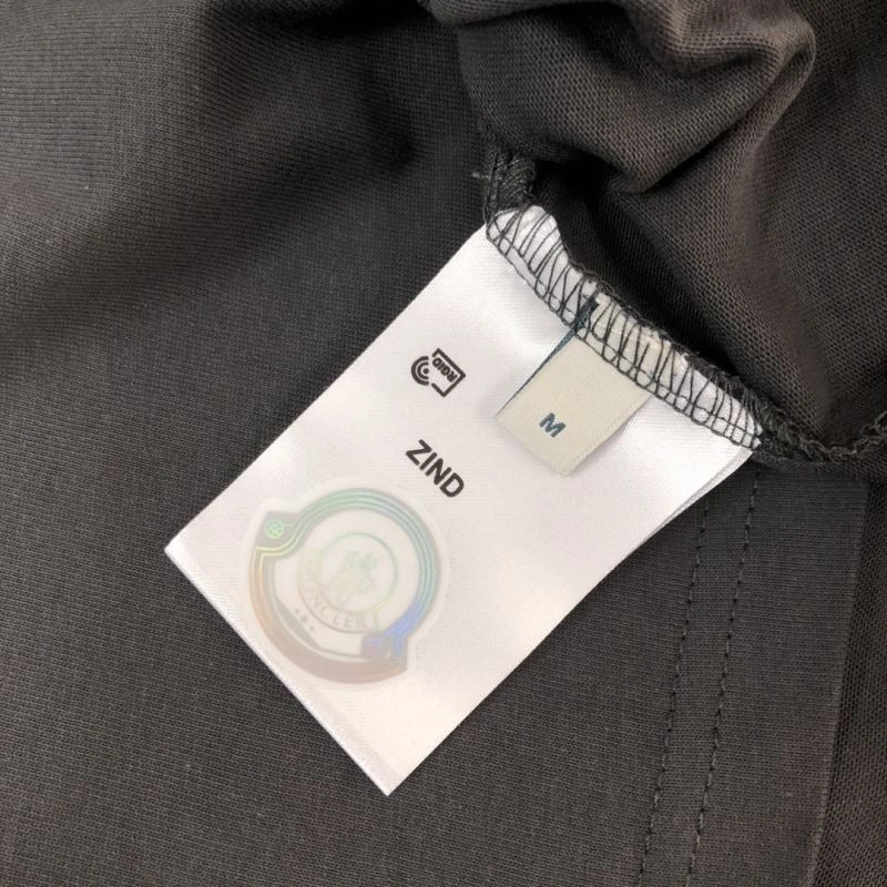Moncler T-Shirts Snug 143054