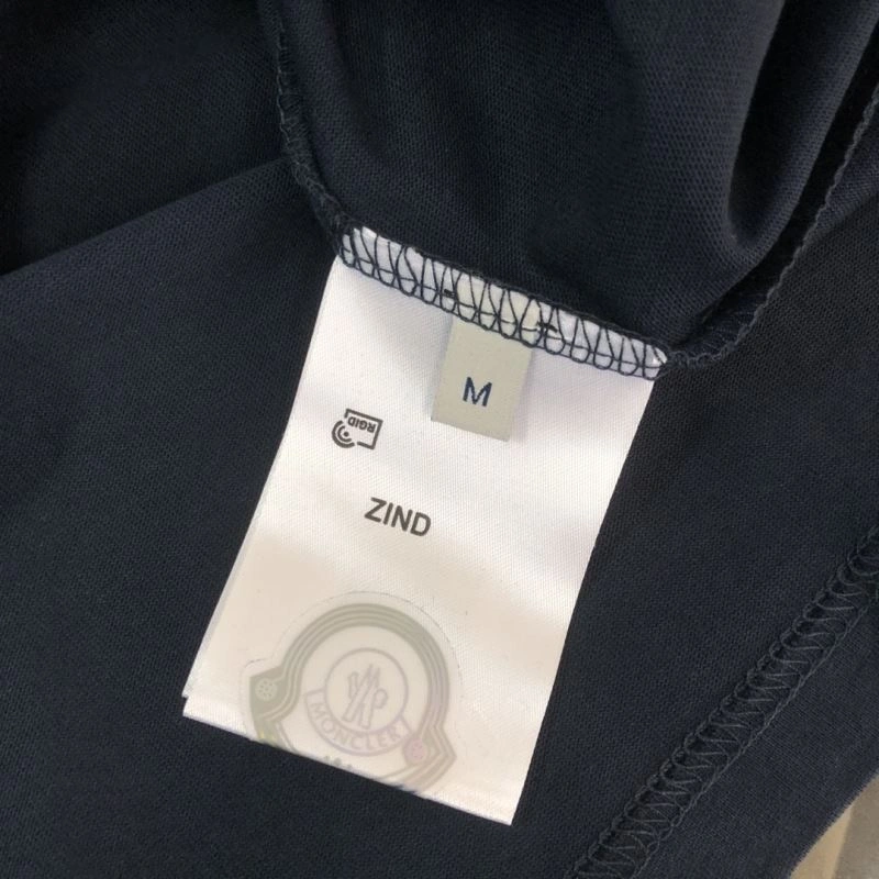 Moncler T-Shirts Versatile 143053