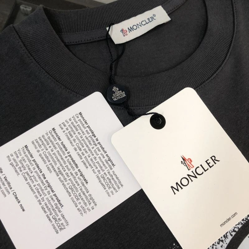 Moncler T-Shirts Packable 143033