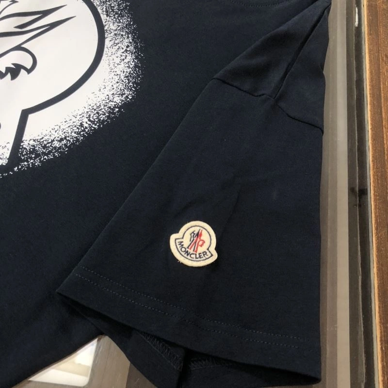 Moncler T-Shirts Durable 143030